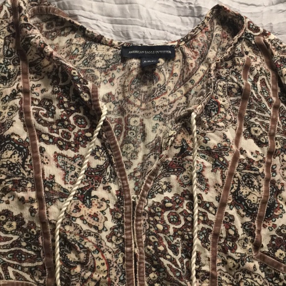 Flouncy Patterned Blouse - Picture 3 of 4